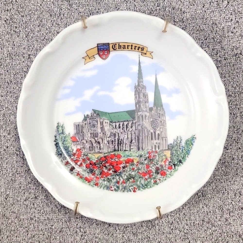 VINTAGE Plate Nem France,☆Chartres☆ Decore Main.